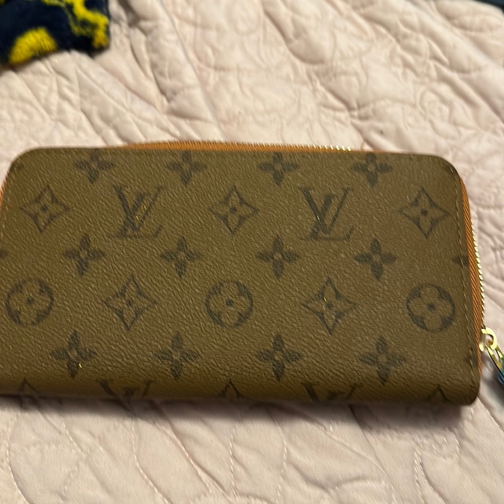 Copy Louis V wallet